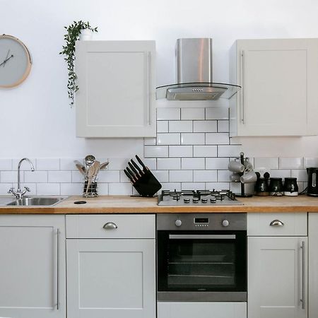 Peaceful Central Apartment with Parking Exeter Exterior photo