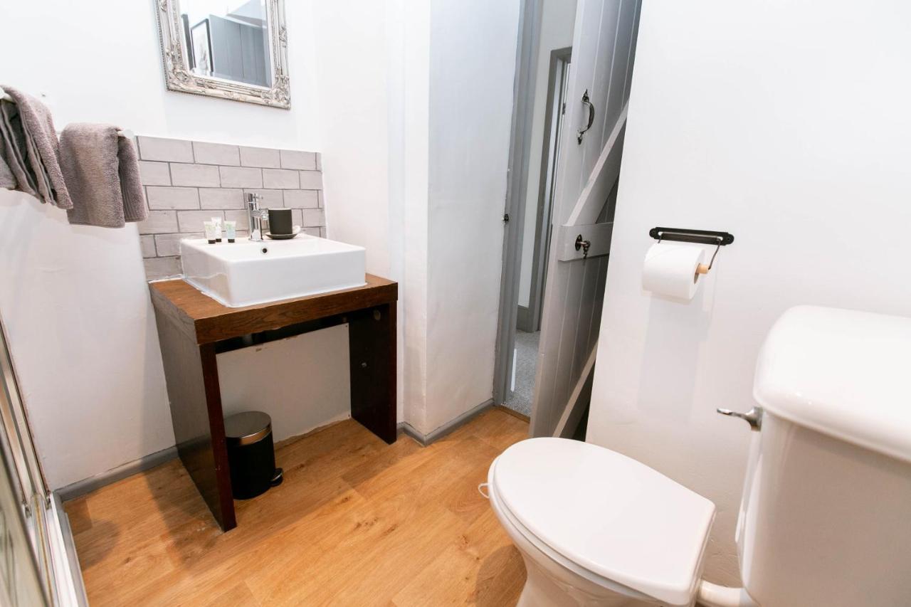 Peaceful Central Apartment with Parking Exeter Exterior photo